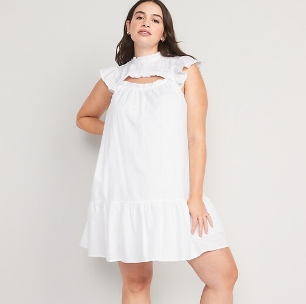Old Navy White Smocked Dress Size 4X. NWOT